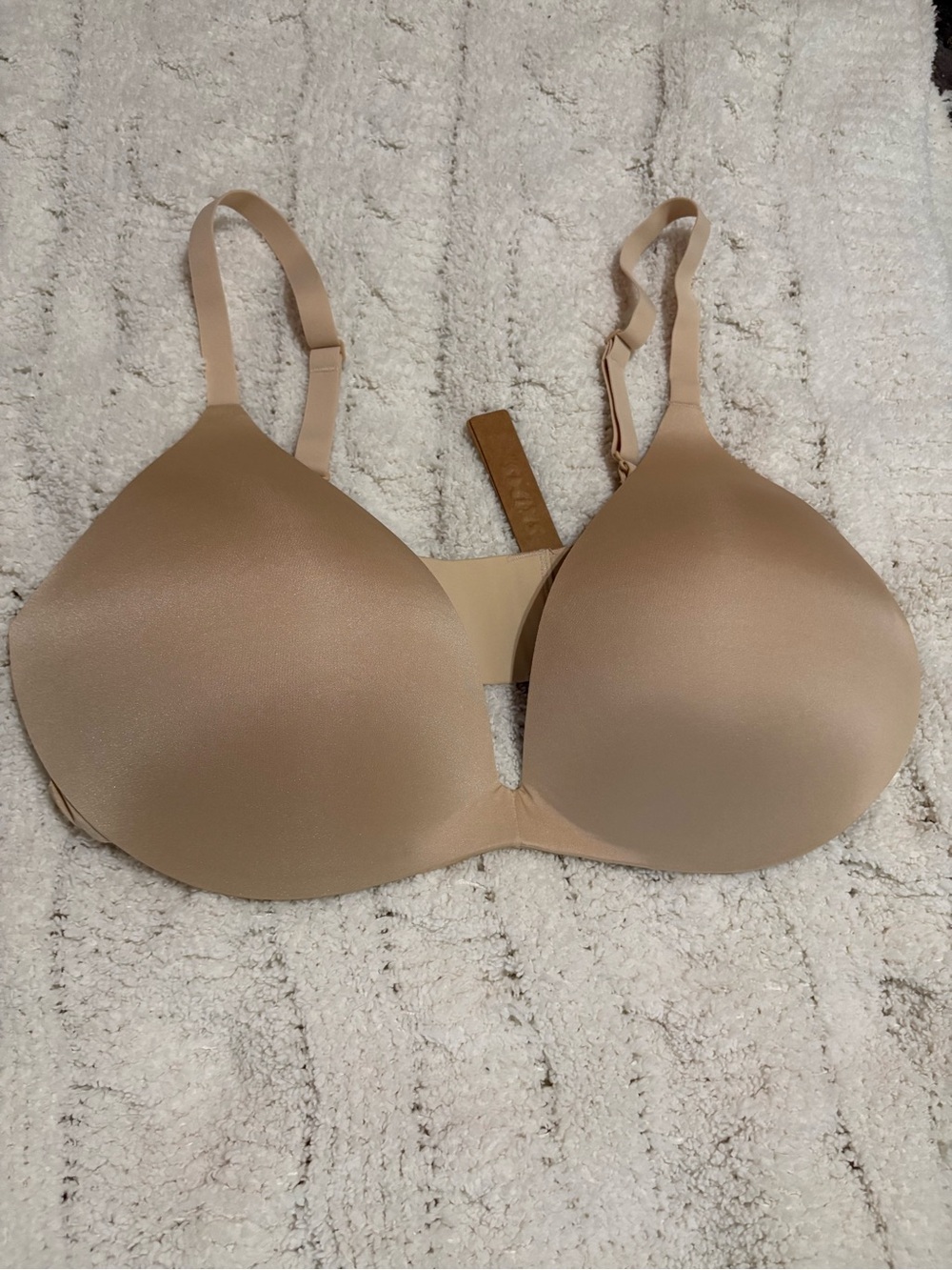 Skims wireless form super push up bra 38D- Smooth Coverage